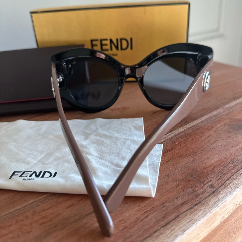 FENDI Black Frame Brown Leg Sunglasses - Picture 5 of 11